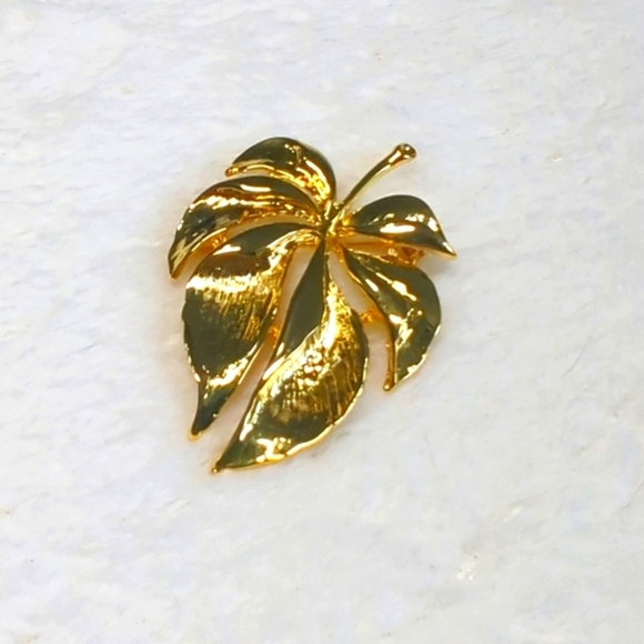 Vintage Goldtone Philadendron Leaf Brooche - Picture 1 of 7